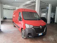Usata Renault Master 135 CV (99 kW) 2021 Rosso Monovolume