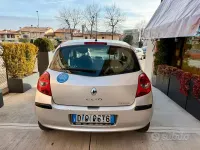Usata Renault Clio II 75 CV (55 kW) 2007 Grigio Berlina