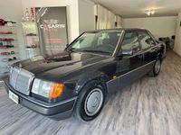 Usata Mercedes E200 122 CV (89 kW) 1992 Nero Berlina