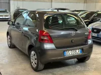 Usata Toyota Yaris Sol 69 CV (50 kW) 2009 Grigio Utilitaria