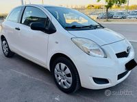 Usata Toyota Yaris 69 CV (50 kW) 2010 Bianco Utilitaria