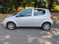 Usata Toyota Yaris 65 CV (47 kW) 2005 Grigio Berlina