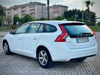 Usata Volvo V60 115 CV (84 kW) 2015 Bianco Station wagon