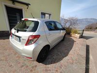 Usata Toyota Yaris Active 90 CV (66 kW) 2013 Grigio Utilitaria
