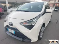 Usata Toyota Aygo Cool 72 CV (52 kW) 2018 Bianco Utilitaria