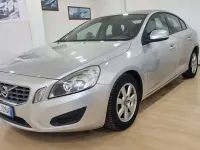 Usata Volvo S60 Momentum 163 CV (119 kW) 2012 Argento Berlina
