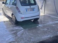 Usata Lancia Ypsilon 95 CV (69 kW) 2012 Bianco Utilitaria