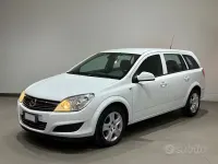 Usata Opel Astra 110 CV (80 kW) 2009 Bianco Station wagon
