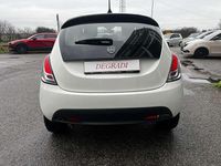 Usata Lancia Ypsilon 69 CV (50 kW) 2023 Bianco neve Utilitaria