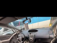 Usata Toyota Yaris 90 CV (66 kW) 2011 Bianco Utilitaria