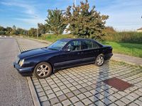 Usata Mercedes E220 143 CV (105 kW) 2002 Blu Berlina