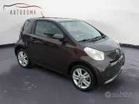 Usata Toyota iQ Style 98 CV (72 kW) 2013 Rosso Utilitaria