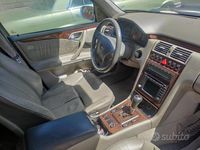 Usata Mercedes E220 143 CV (105 kW) 2001 Bianco Berlina