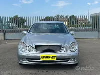 Usata Mercedes E220 150 CV (110 kW) 2003 Grigio Berlina