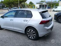 Usata VW Golf VIII Style 131 CV (96 kW) 2022 Grigio metallizzato Berlina