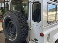 Usado Land Rover Defender SE 122 CV (89 kW) 2011 Blanco Familiar
