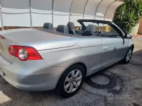 Usata VW Eos 122 CV (89 kW) 2010 Grigio Cabrio