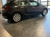Usata Opel Astra 120 CV (88 kW) 2012 Nero Berlina