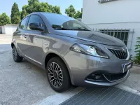 Usata Lancia Ypsilon 69 CV (50 kW) 2024 Grigio pietra metallizzato Utilitaria