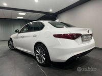 Begagnad Alfa Romeo Giulia 150 HK (110 kW) 2019 Vit Sedan