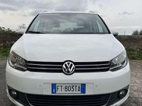Begagnad VW Touran Highline 150 HK (110 kW) 2015 Vit Minibuss