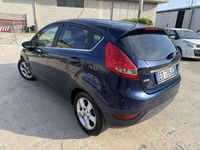 Usata Ford Fiesta Individual 95 CV (69 kW) 2010 Blu Utilitaria