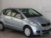Usata Mercedes A180 109 CV (80 kW) 2008 Grigio chiaro Utilitaria