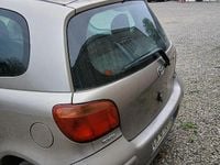 Usata Toyota Yaris 65 CV (47 kW) 2004 Grigio Berlina