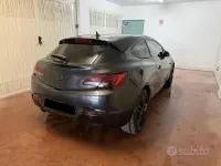 Usata Opel Astra GTC 140 CV (102 kW) 2013 Nero Coupé