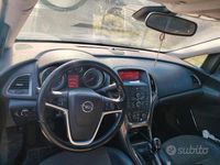 Usata Opel Astra 125 CV (91 kW) 2011 Nero Berlina