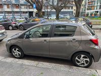 Usata Toyota Yaris Hybrid Active 73 CV (53 kW) 2017 Grigio Berlina