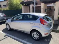 Usado Ford Fiesta 95 HP (69 kW) 2016 Cinzento Citadino