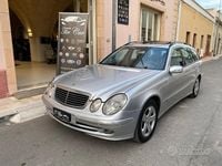 Usata Mercedes E220 Avantgarde 150 CV (110 kW) 2005 Grigio Berlina