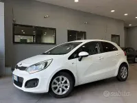 Usata Kia Rio EX 90 CV (66 kW) 2012 Bianco Berlina