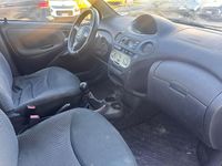 Usata Toyota Yaris Sol 87 CV (63 kW) 2005 Blu Berlina