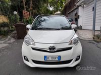 Usata Toyota Verso-S 99 CV (72 kW) 2012 Bianco Monovolume