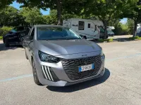 Usata Peugeot 208 Allure 101 CV (74 kW) 2025 Grigio Utilitaria