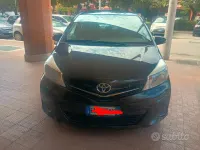 Usata Toyota Yaris Lounge 90 CV (66 kW) 2012 Nero Utilitaria