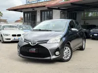Usata Toyota Yaris Lounge 69 CV (50 kW) 2015 Grigio Utilitaria