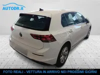 Usata VW Golf VIII Life 131 CV (96 kW) 2022 Bianco Berlina