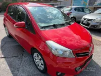 Usata Toyota Yaris Active 90 CV (66 kW) 2013 Rosso Utilitaria