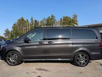 Usata Mercedes 300 Premium 237 CV (174 kW) 2023 Grgio scuro grafite Monovolume