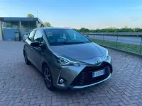 Usata Toyota Yaris Hybrid Active 73 CV (53 kW) 2018 Grigio Berlina