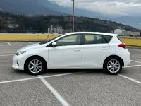 Usata Toyota Auris Lounge 90 CV (66 kW) 2013 Bianco Berlina