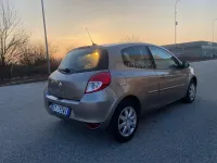 Usata Renault Clio II Luxe 75 CV (55 kW) 2009 Oro Berlina