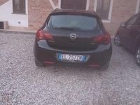 Usata Opel Astra Cosmo 110 CV (80 kW) 2012 Nero Berlina