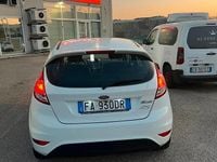 Usata Ford Fiesta 75 CV (55 kW) 2015 Bianco Berlina