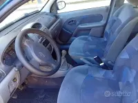 Usata Renault Clio 58 CV (42 kW) 2001 Bluazzurro Berlina