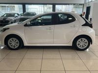 Usata Toyota Yaris Hybrid Business Edition 116 CV (85 kW) 2022 Bianco