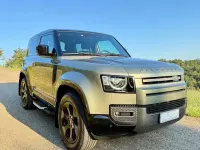 Usata Land Rover Defender SE Dynamic 200 CV (147 kW) 2024 Verde SUV